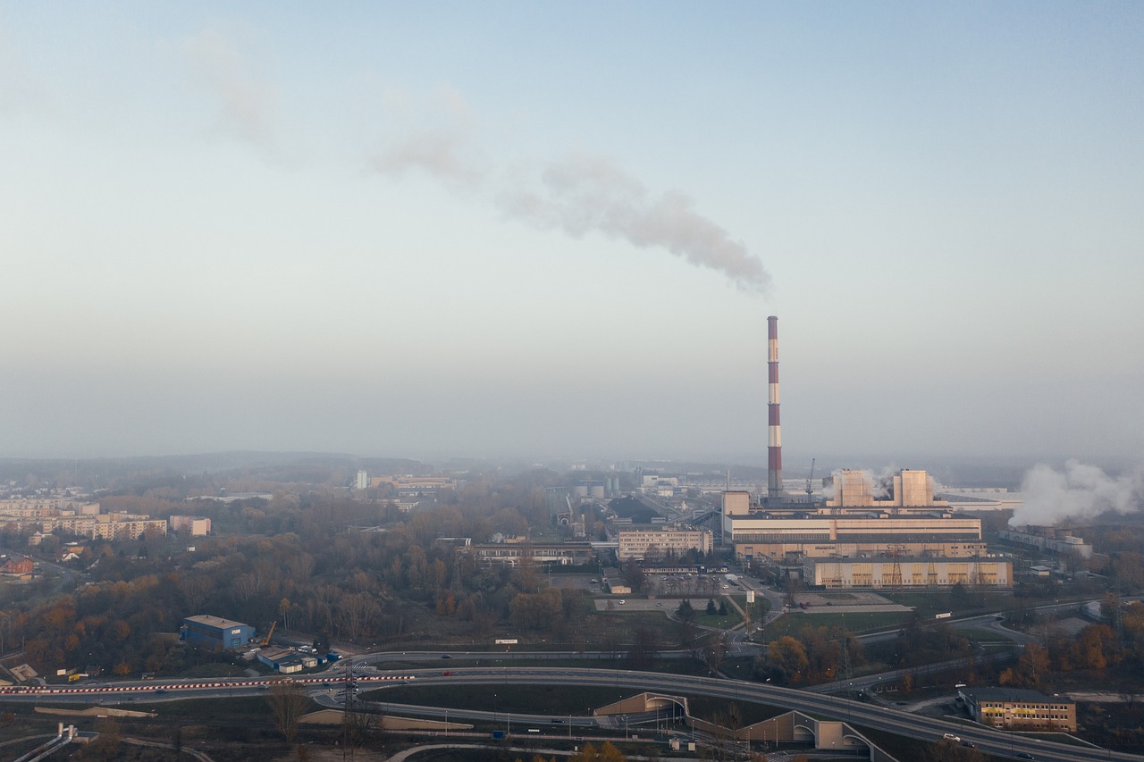 découvrez les enjeux de la dépendance aux combustibles fossiles, ses impacts sur l'environnement et les alternatives durables pour un avenir énergétique responsable.