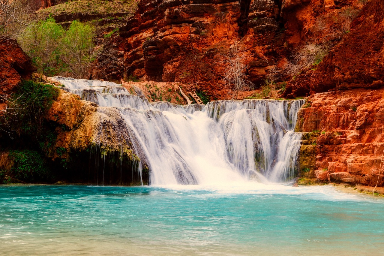 découvrez l'arizona, un état fascinant des états-unis, célèbre pour ses paysages spectaculaires, ses parcs nationaux majestueux comme le grand canyon, et sa riche culture amérindienne. explorez ses villes dynamiques comme phoenix et tucson, tout en profitant d'activités de plein air uniques et de la chaleur du désert.