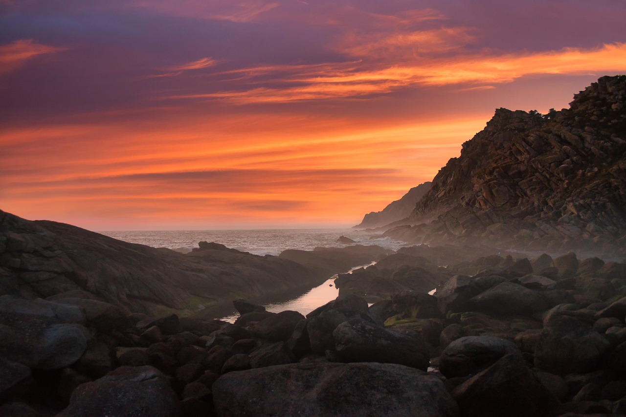 découvrez la galice, une région enchanteresse de l'espagne, connue pour ses paysages verdoyants, ses plages pittoresques et sa riche culture. explorez son patrimoine maritime, savourez ses spécialités culinaires et plongez dans l'héritage celtique qui fait vibrer cette terre authentique.