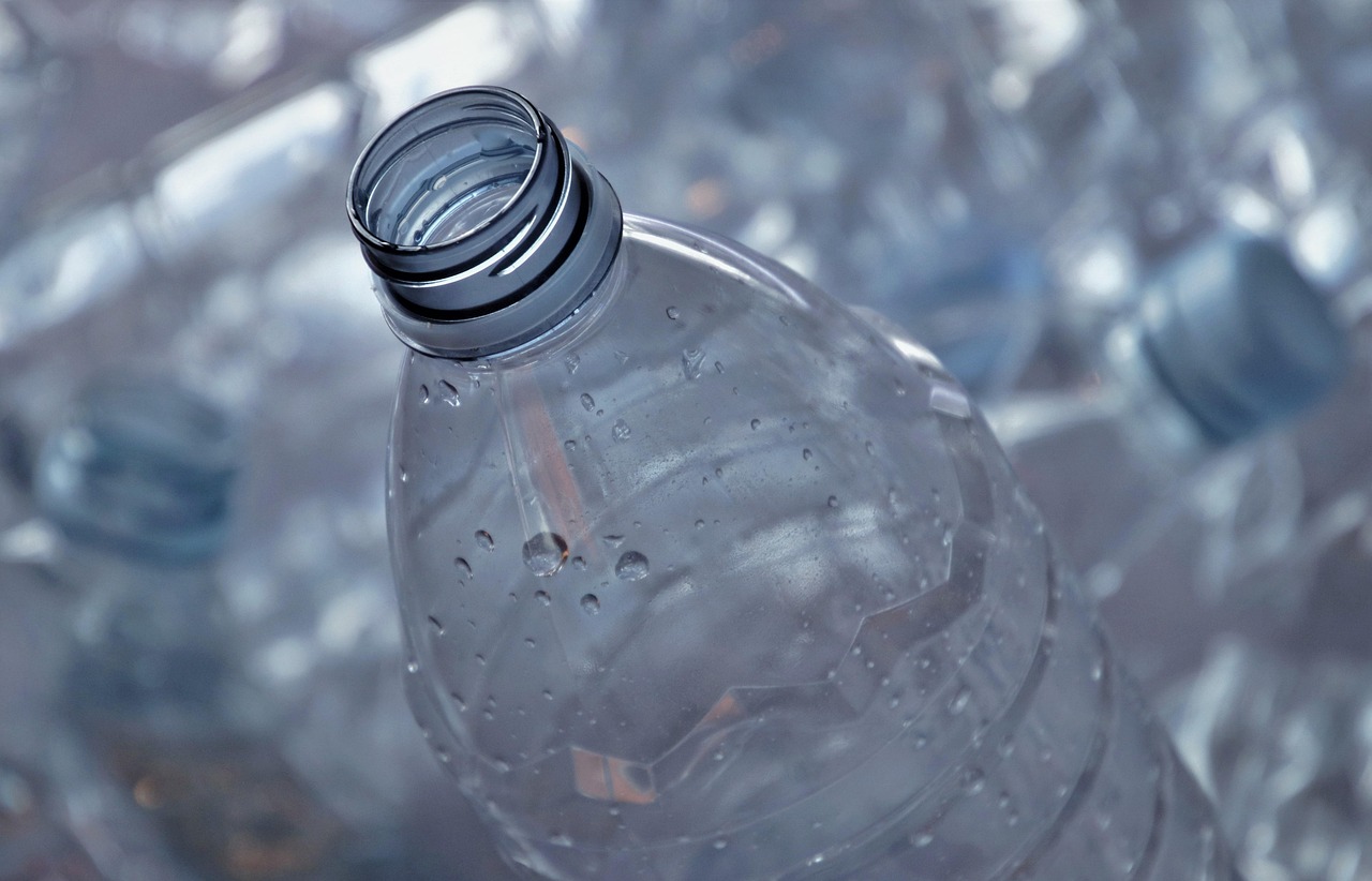 découvrez l'importance du recyclage du plastique, ses méthodes et ses bénéfices pour l'environnement afin de réduire la pollution et préserver les ressources naturelles.