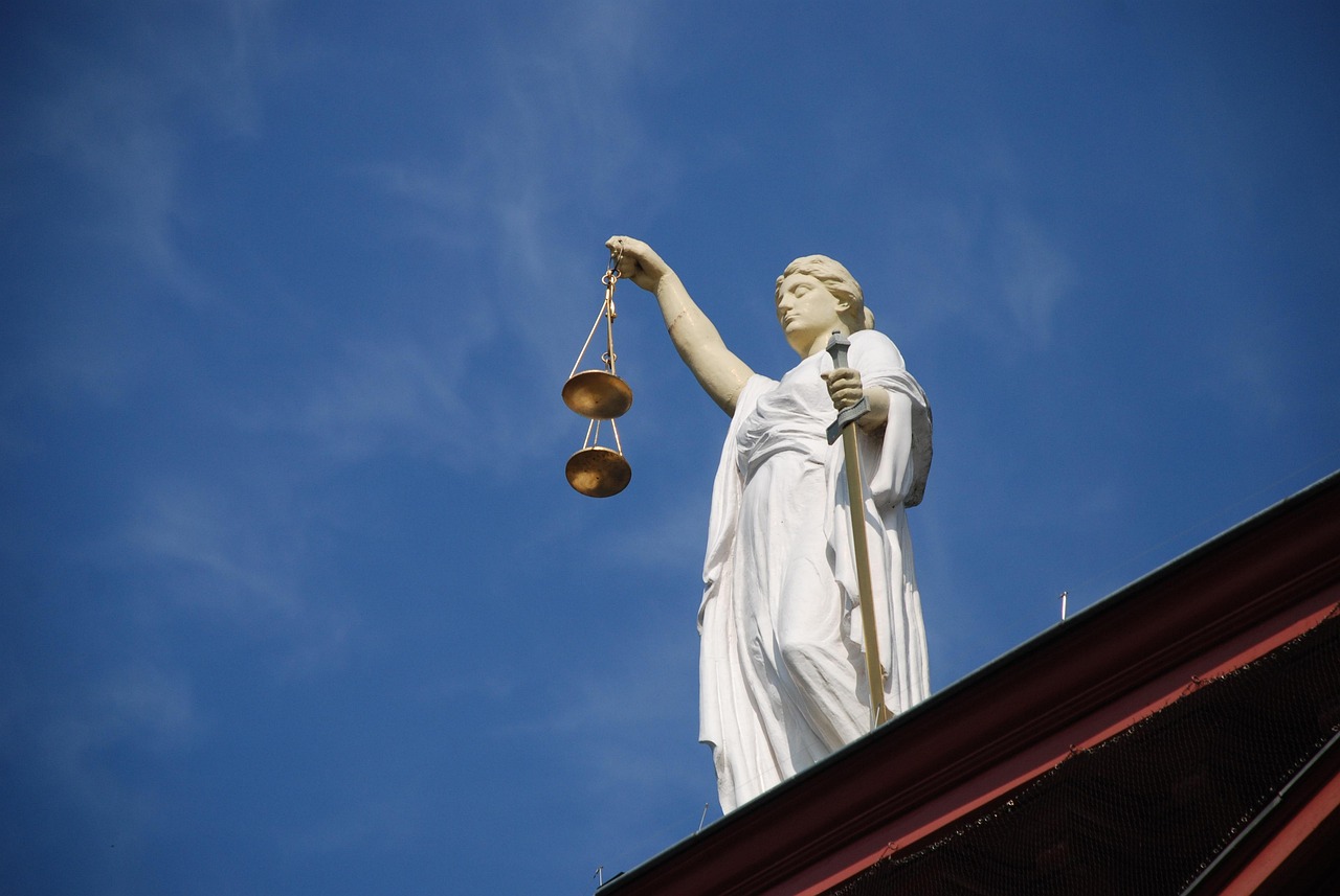 la justice transformative propose une approche innovante pour traiter les conflits et les injustices, en favorisant la réparation et la réconciliation plutôt que la punition. découvrez comment ce modèle peut transformer les systèmes judiciaires et promouvoir des solutions durables.