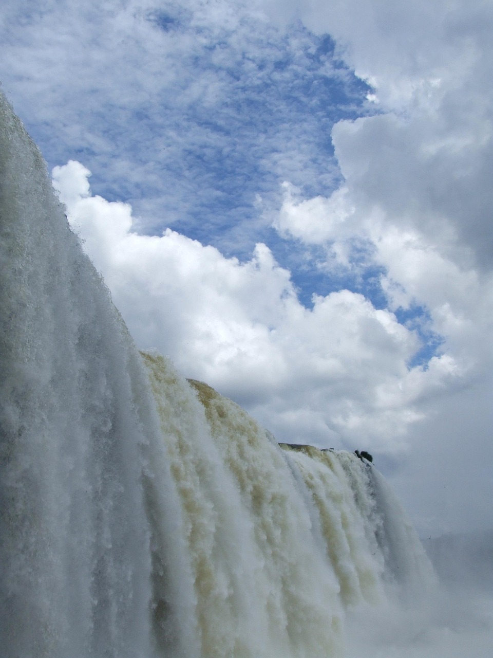 découvrez l'énergie hydroélectrique, une source d'électricité renouvelable et durable produite grâce à la force de l'eau. explorez ses avantages, son fonctionnement et son impact environnemental.