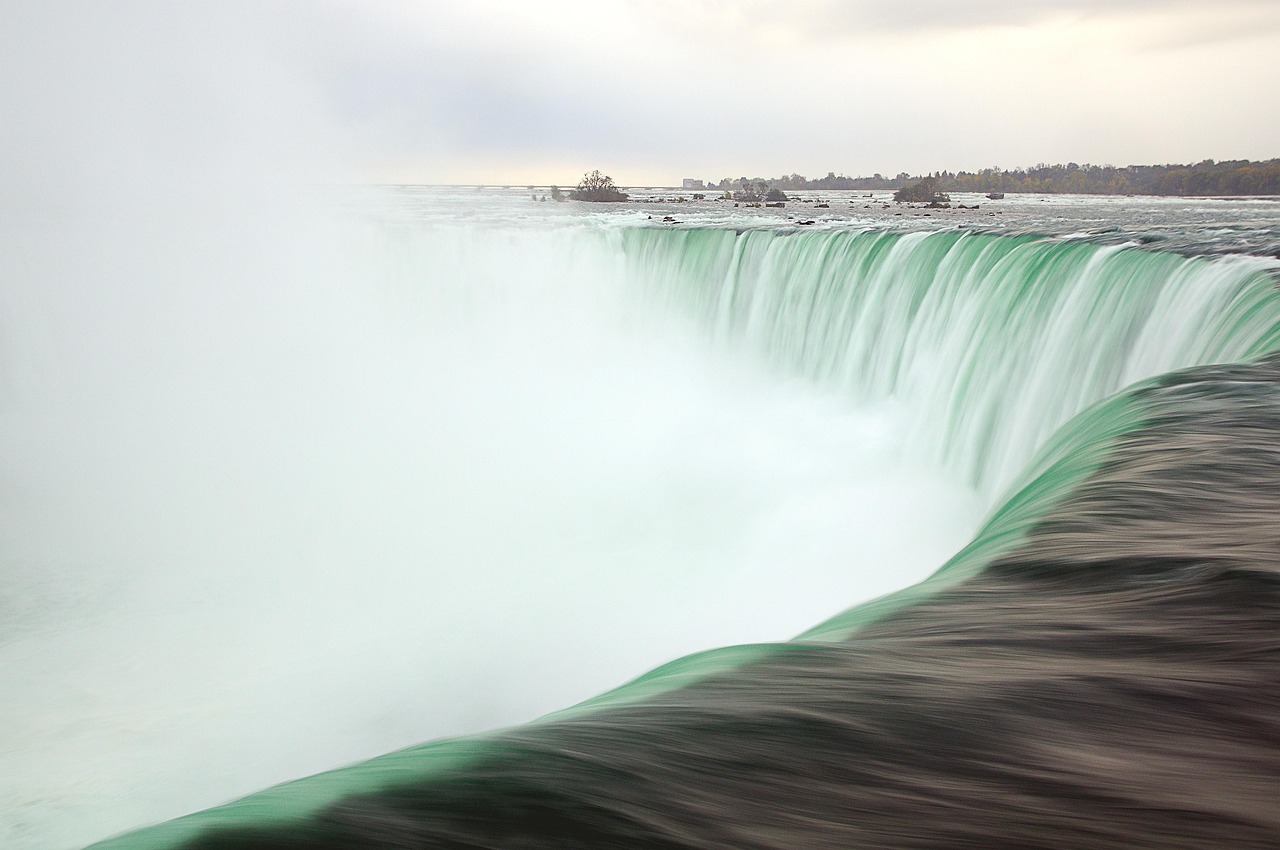 découvrez l'hydroélectricité, une source d'énergie renouvelable et durable qui utilise la puissance de l'eau pour produire de l'électricité. explorez ses avantages, ses innovations et son impact sur l'environnement.