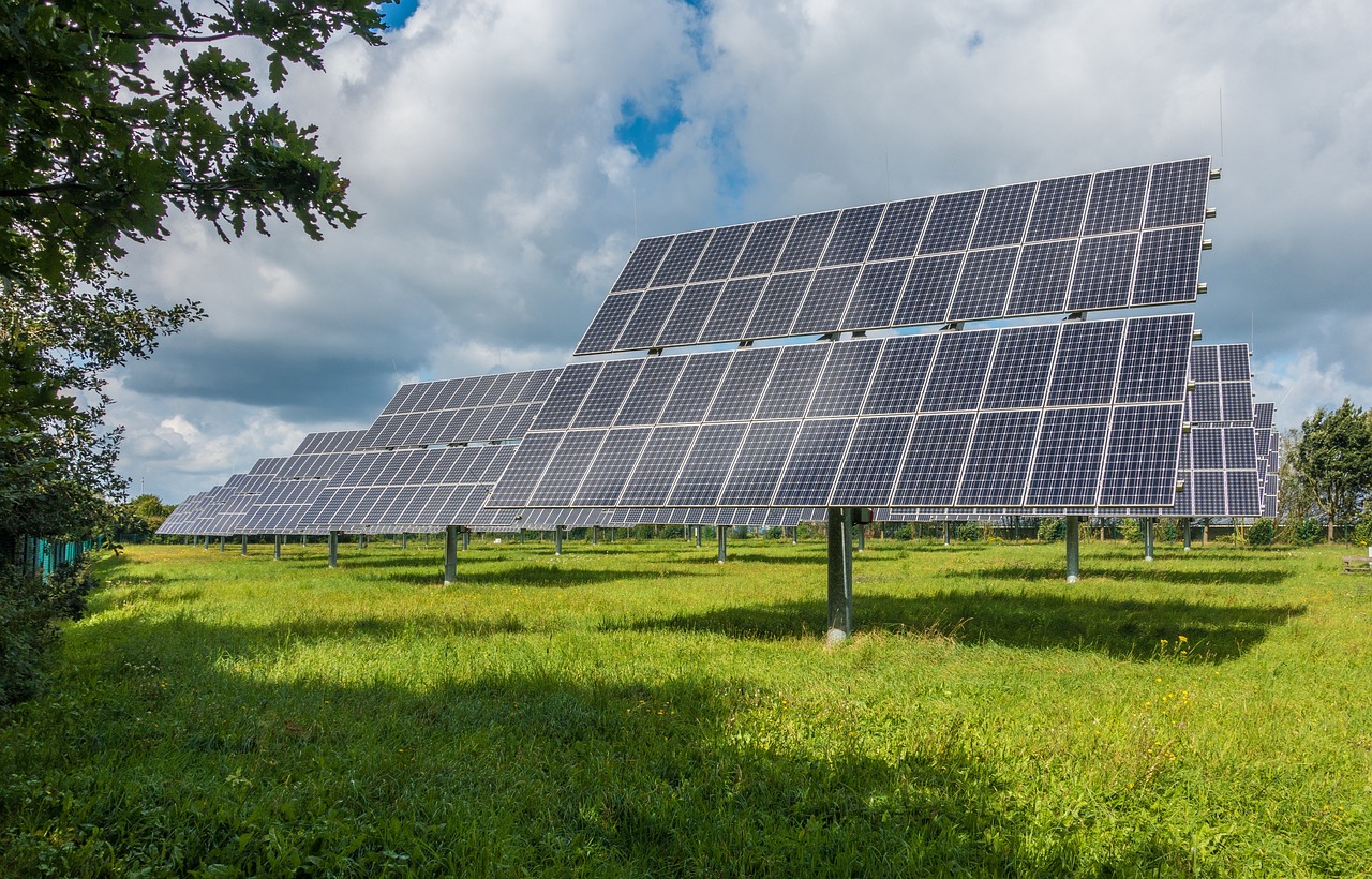 découvrez les avantages des énergies renouvelables pour un futur durable. apprenez comment l'énergie solaire, éolienne et hydraulique contribue à réduire notre empreinte carbone et à préserver notre planète.