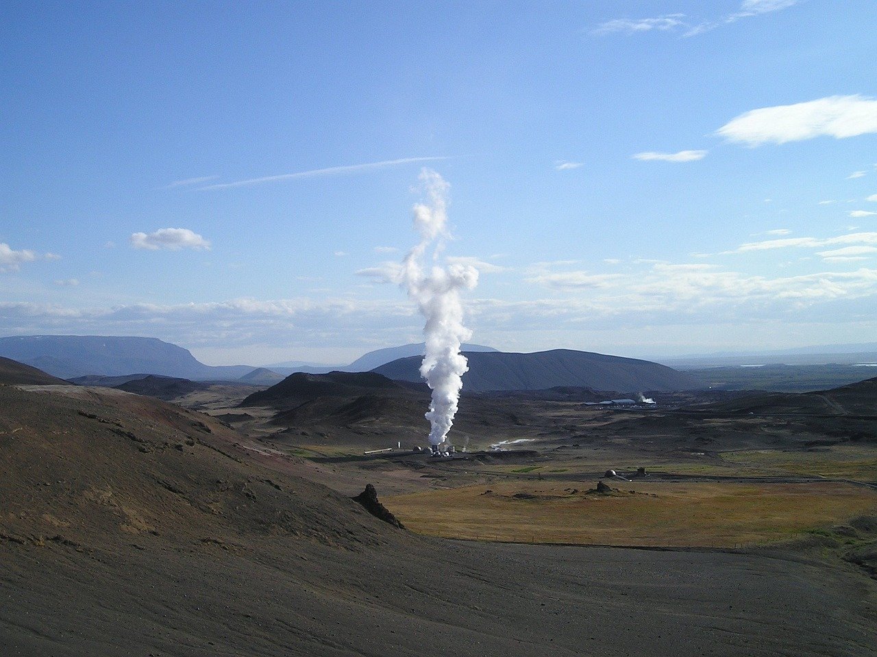 découvrez l'énergie géothermique, une source d'énergie renouvelable et durable qui exploite la chaleur de la terre. apprenez comment cette technologie innovante contribue à la transition énergétique et à la réduction des émissions de carbone.