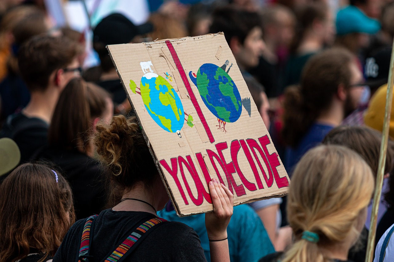 découvrez une sélection captivante de documentaires sur le climat qui mettent en lumière les enjeux environnementaux actuels, les impacts du changement climatique et les solutions innovantes pour un avenir durable.