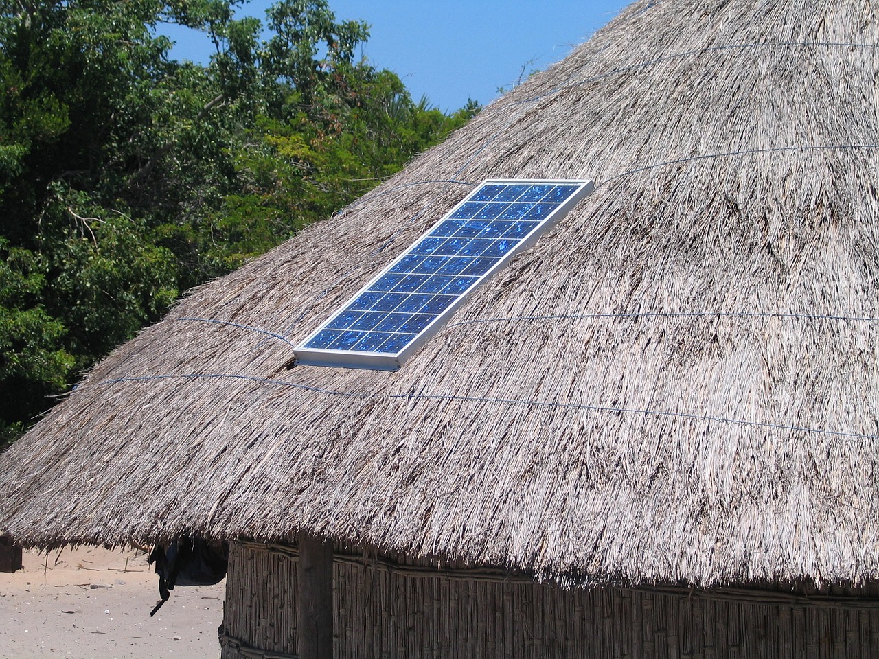 découvrez les panneaux solaires sur toit, une solution écologique et économique pour produire votre propre énergie. maximisez l'efficacité énergétique de votre maison tout en réduisant votre empreinte carbone avec des installations de panneaux solaires modernes et esthétiques.