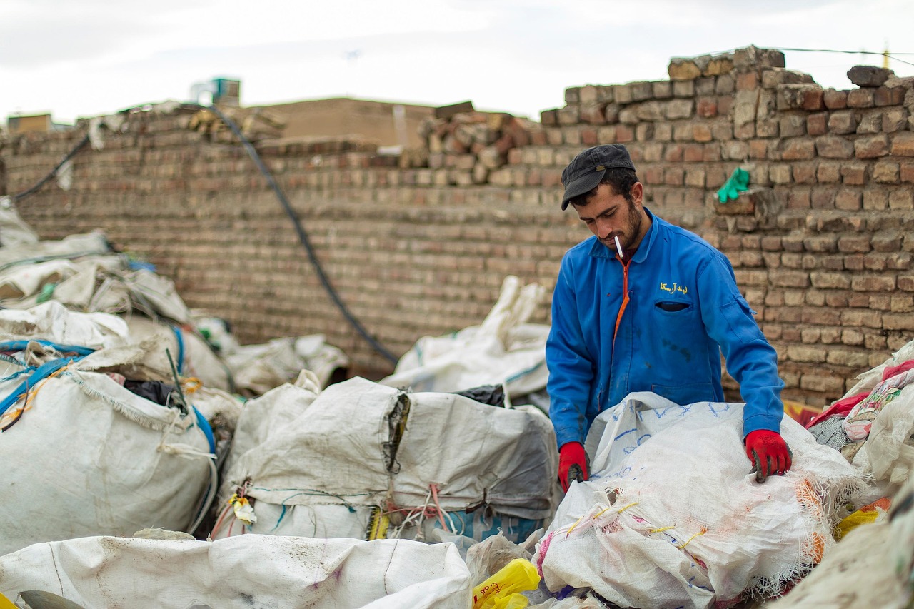 découvrez des solutions innovantes pour la gestion des déchets, favorisant le recyclage et la durabilité. apprenez comment optimiser vos pratiques de gestion des déchets pour un environnement plus sain.