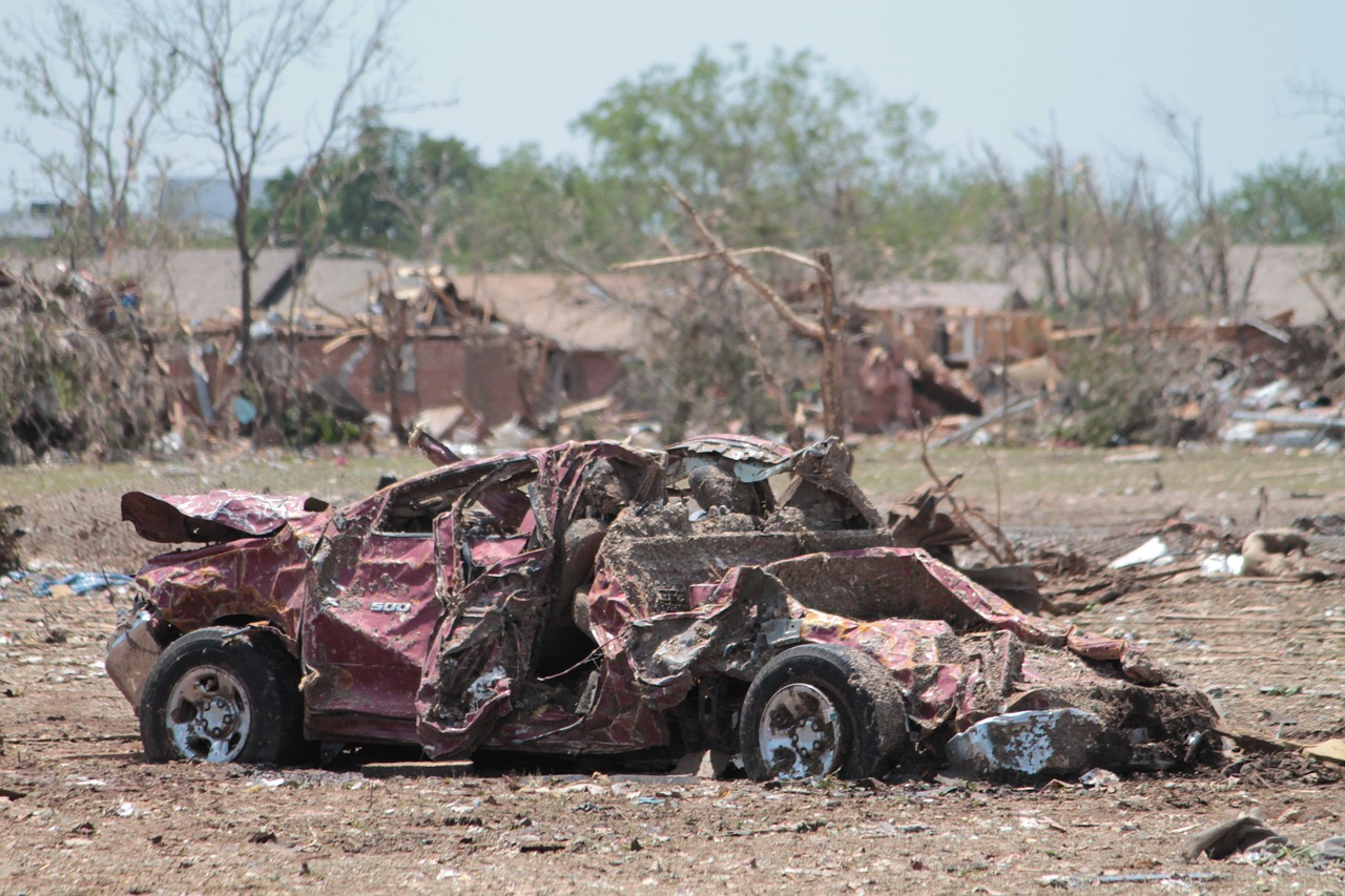 découvrez les différents types de catastrophes naturelles, leurs causes, leurs impacts sur l'environnement et les populations, ainsi que les mesures de prévention et de préparation à adopter pour atténuer leurs effets dévastateurs.