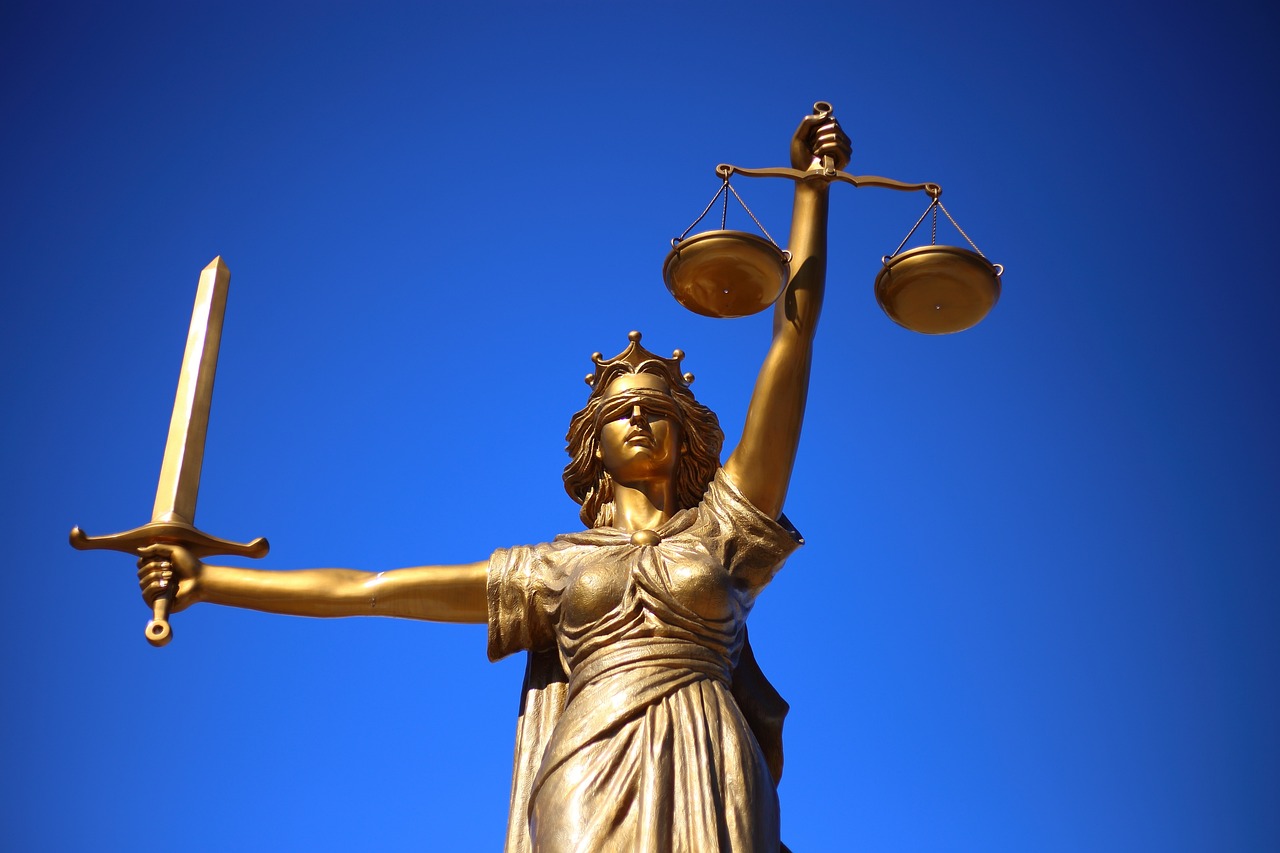 découvrez la justice transformative, un concept innovant qui réinvente notre approche des conflits et de la réparation. apprenez comment cette méthode vise à restaurer les relations, encourager la responsabilité individuelle et promouvoir une société plus équitable en mettant l'accent sur la guérison plutôt que sur la punition.