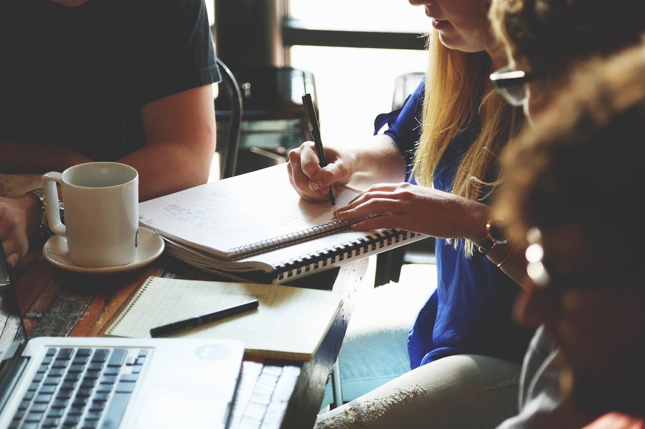 découvrez les partenariats public-privé, une collaboration stratégique entre le secteur public et le secteur privé visant à optimiser les ressources, innover et développer des projets d'intérêt commun. apprenez comment ces alliances peuvent transformer les services publics et stimuler la croissance économique.