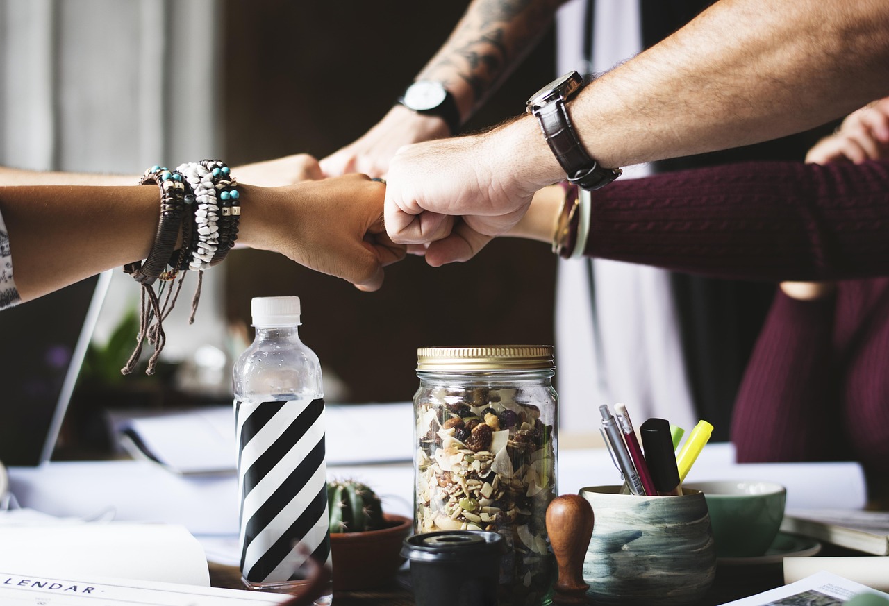 découvrez les partenariats public-privé, un modèle collaboratif qui favorise l'innovation et l'efficacité dans la réalisation de projets d'infrastructure et de services. apprenez comment ces alliances stratégiques peuvent améliorer la qualité de vie et stimuler la croissance économique.