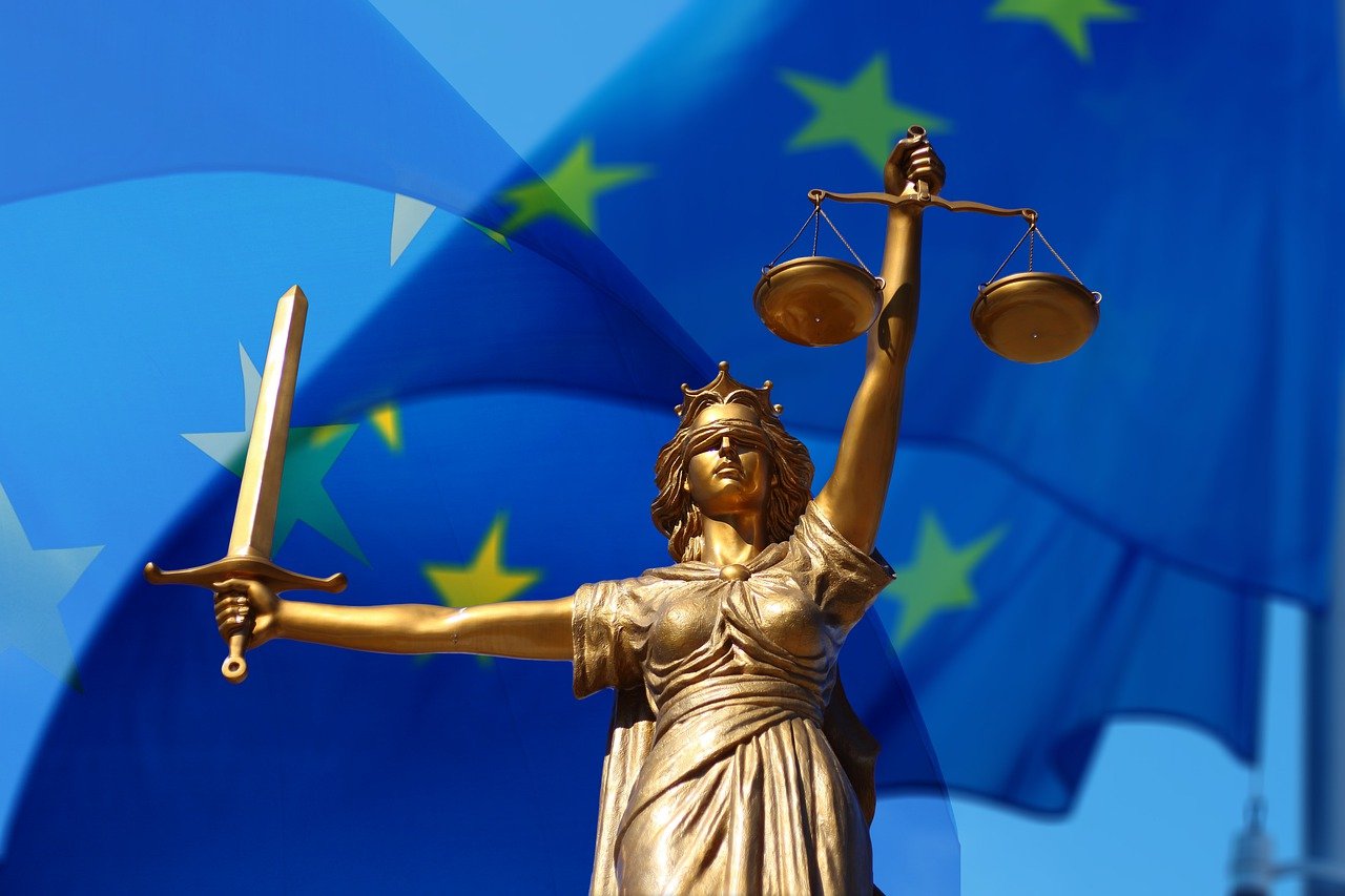 découvrez la justice transformative, une approche innovante qui cherche à réparer les torts causés par le crime tout en promouvant la responsabilité individuelle et collective. explorez comment cette méthode favorise la réconciliation, l'empathie et le changement durable au sein des communautés.