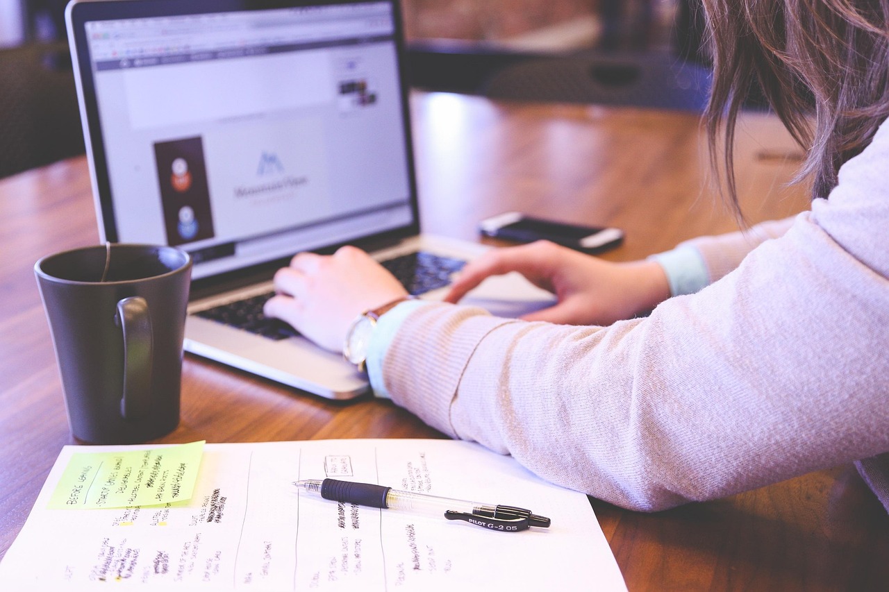 découvrez des stratégies de communication efficaces pour améliorer vos échanges personnels et professionnels. apprenez à transmettre vos idées clairement et à renforcer vos relations grâce à des techniques éprouvées.
