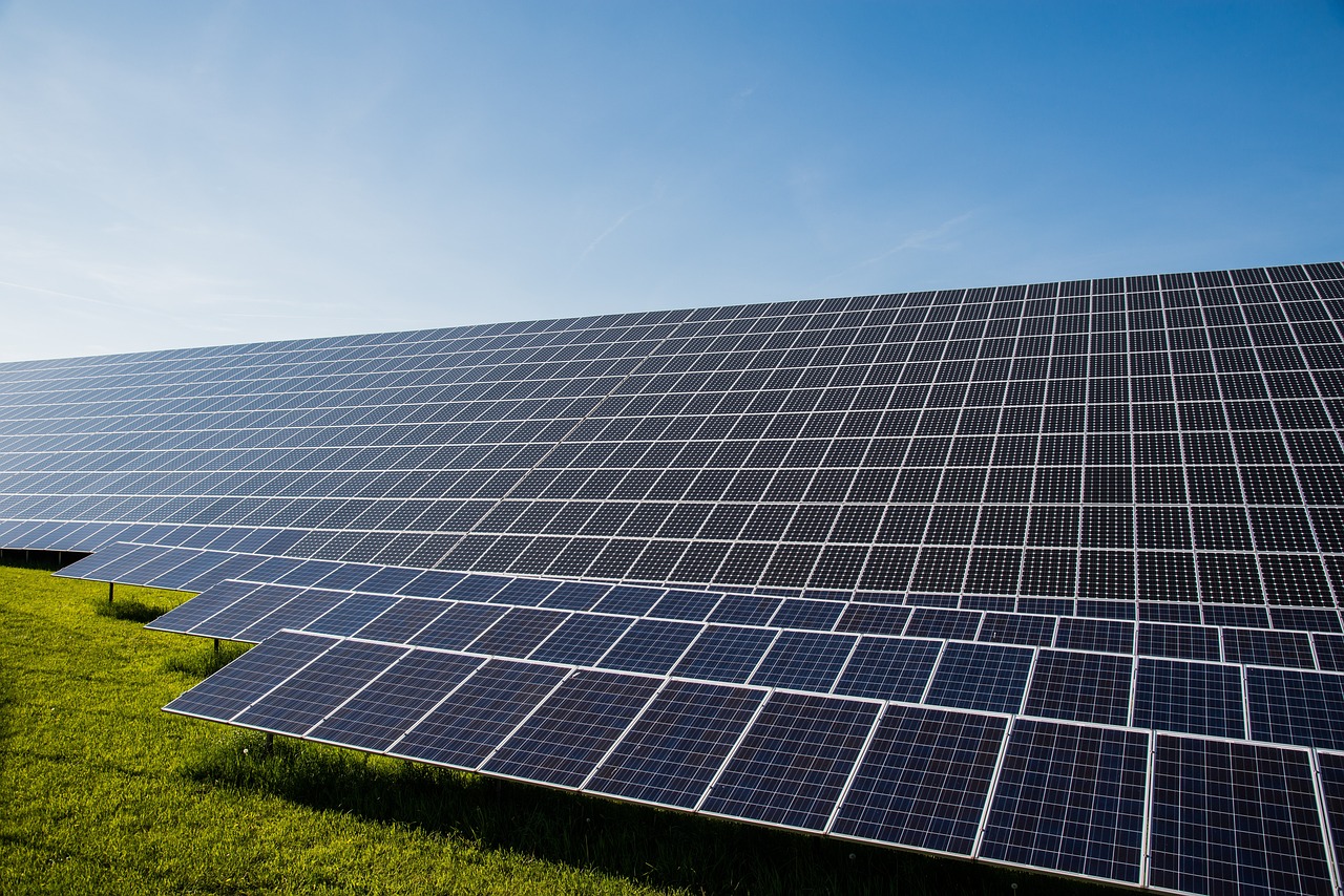 découvrez comment la transition énergétique transforme notre société en adoptant des sources d'énergie renouvelables, réduisant notre empreinte carbone et promouvant des pratiques durables pour un avenir meilleur.