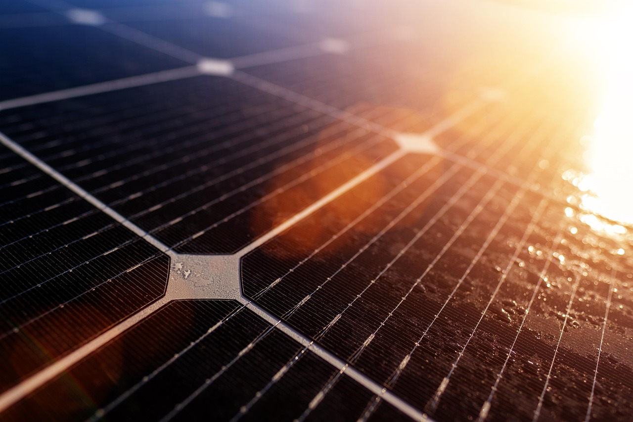découvrez l'énergie solaire, une source d'énergie renouvelable et durable qui révolutionne notre manière de produire de l'électricité. explorez ses avantages, son fonctionnement et son impact positif sur l'environnement.