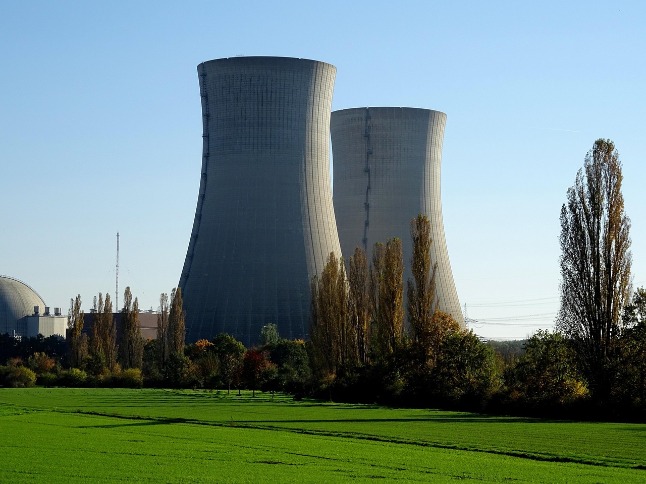 découvrez tout ce qu'il faut savoir sur l'énergie nucléaire : son fonctionnement, ses avantages, ses risques et son impact sur l'environnement. informez-vous sur les enjeux actuels du nucléaire en france et dans le monde.