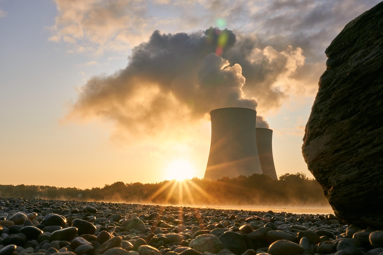 découvrez tout ce qu'il faut savoir sur le nucléaire : énergie, technologie, enjeux environnementaux et innovations dans le secteur de l'énergie nucléaire.