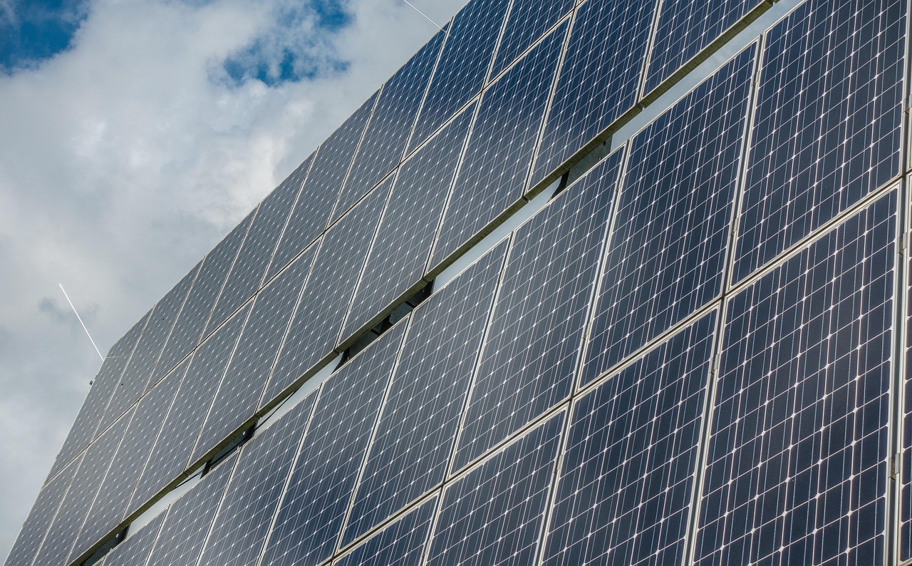 découvrez comment l'énergie solaire peut transformer votre quotidien : avantages, fonctionnement, conseils d'installation et astuces pour optimiser vos économies d'énergie grâce au solaire.