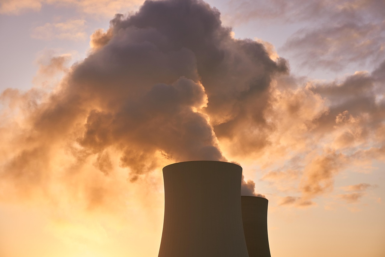 découvrez les avantages, les défis et le fonctionnement de l'énergie nucléaire comme source d'électricité propre et fiable, ainsi que son impact environnemental et son rôle dans la transition énergétique.