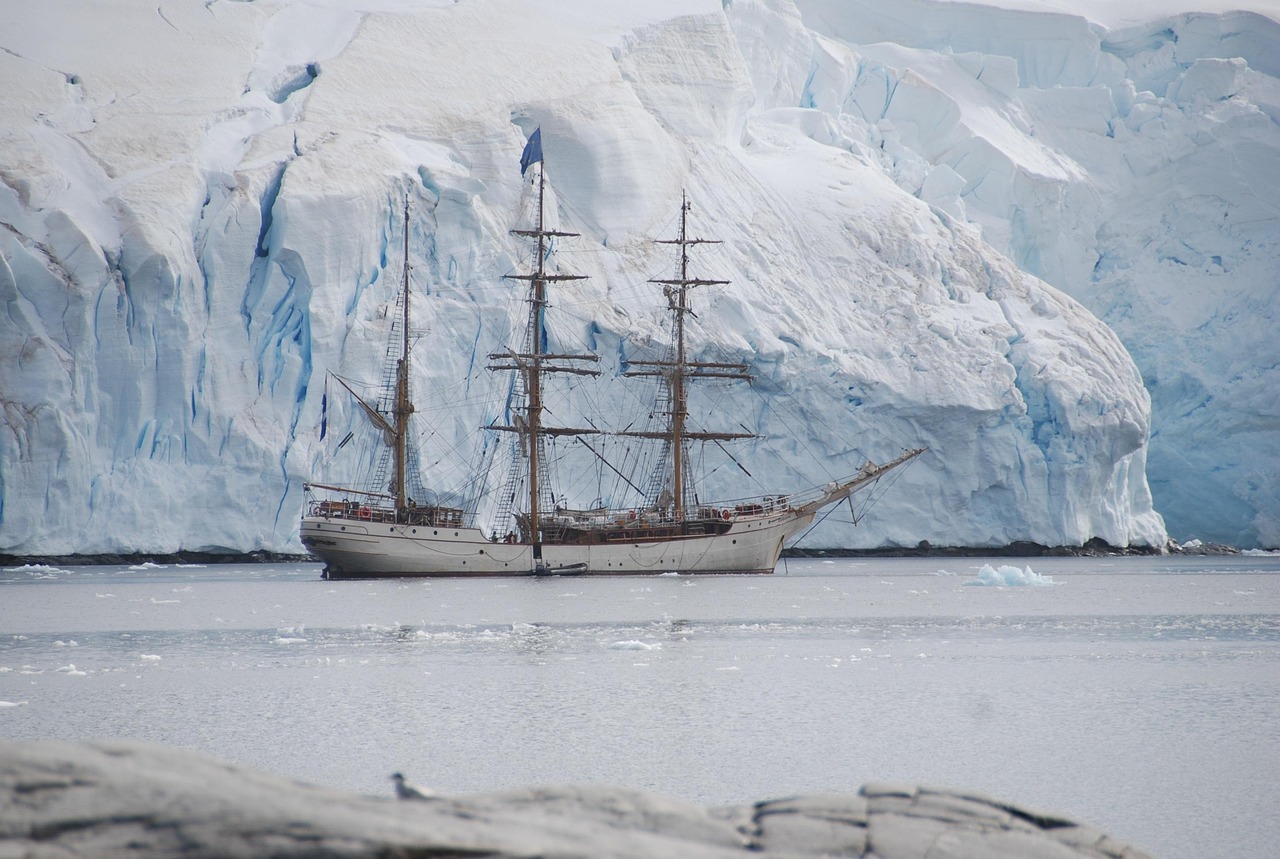 découvrez l’exploration de l’antarctique : une aventure fascinante au cœur des glaces, entre exploits historiques et découvertes scientifiques exceptionnelles.