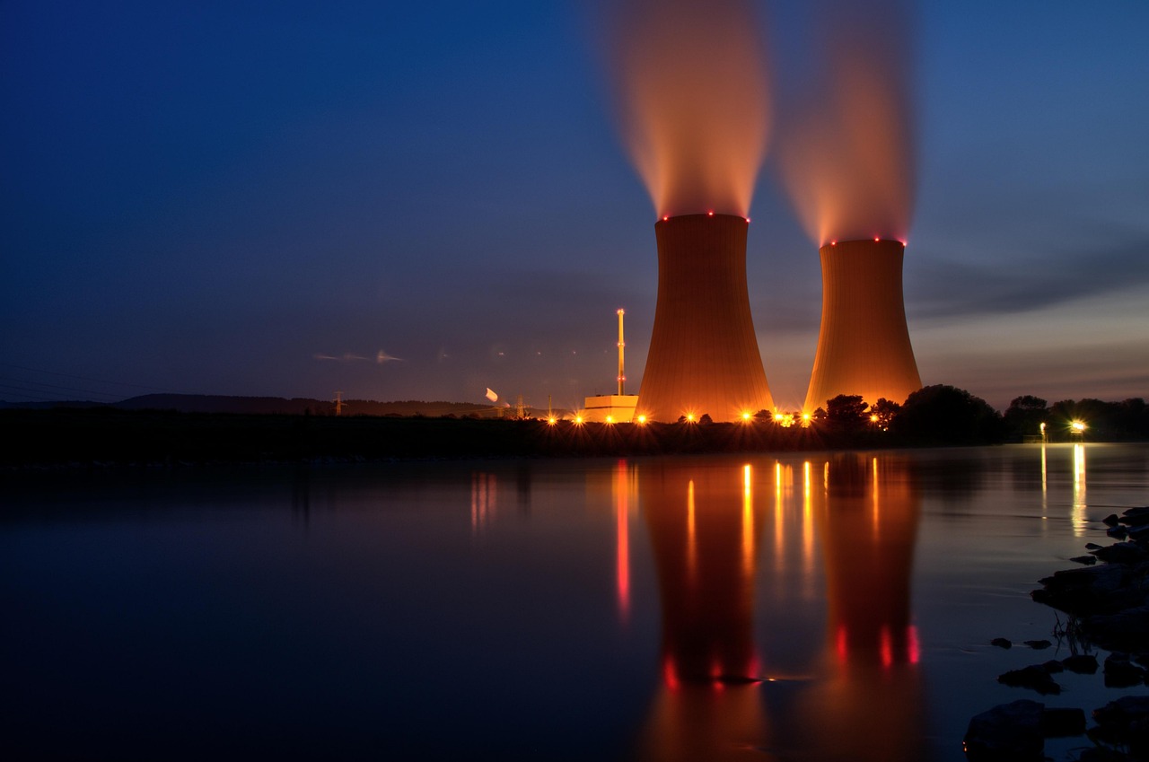 découvrez tout ce qu’il faut savoir sur l’énergie nucléaire : principe de fonctionnement, avantages, inconvénients et enjeux pour l’avenir énergétique.