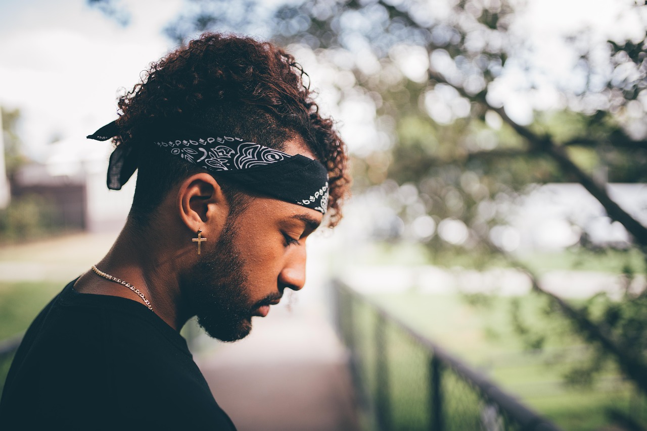 découvrez des stratégies personnalisées pour répondre efficacement aux crises, adaptées aux besoins individuels et aux situations spécifiques.